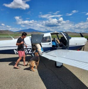 Air Transport, Isslaam unloading dogs