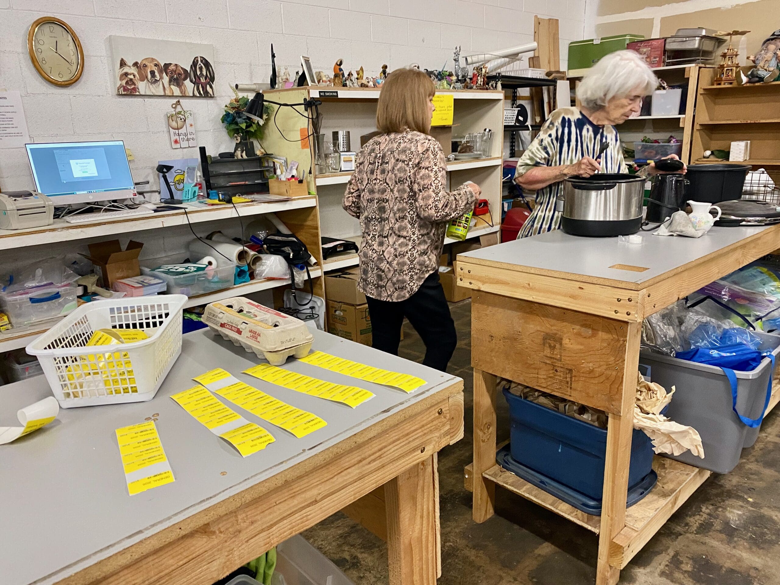 Thrift_Store_volunteers_sorting